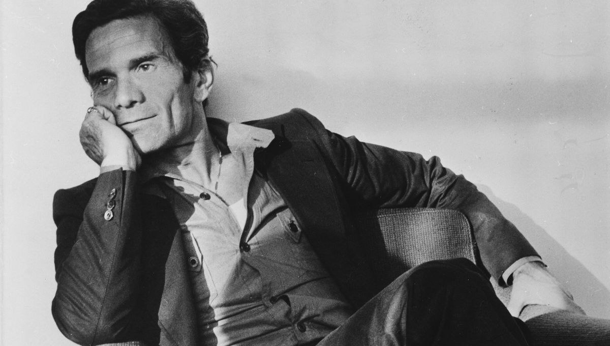 Vukuzman's tweet image. Le dernier cri de Pasolini.

Poète, cinéaste, prophète : Pier Paolo Pasolini fut abattu au matin du 2 novembre 1975.
Cinquante ans plus tard, son assassinat résonne encore : Pasolini, l’inclassable, fut tué pour avoir dénoncé le vrai fascisme — celui de la société de…