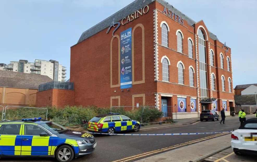 SpadepokerTV's tweet image. From cards to cannabis 
Northampton’s former Aspers Casino hid a 3-story hydroponic farm raided on Oct 30. 
Police found 7,000+ plants, bricked-up doors &amp;amp; pro gear worth estimated £3–5M/yr. 
One arrest as the probe widens. 🚓🌿
#UKNews #Poker #spadepoker
 spadepoker.tv/en/news/from-p…