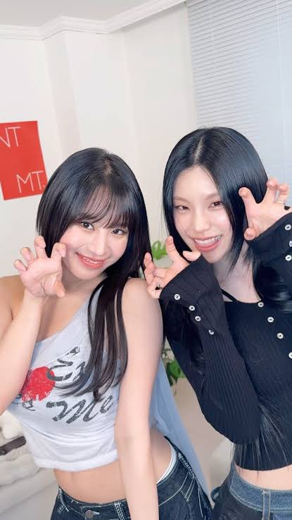 re_tickling's tweet photo. くすぐられるなら
・清楚でかわいい雰囲気の女性
・かっこよくて強めの雰囲気の女性
どっちも捨てがたい… https://t.co/fNR8o2TkNC