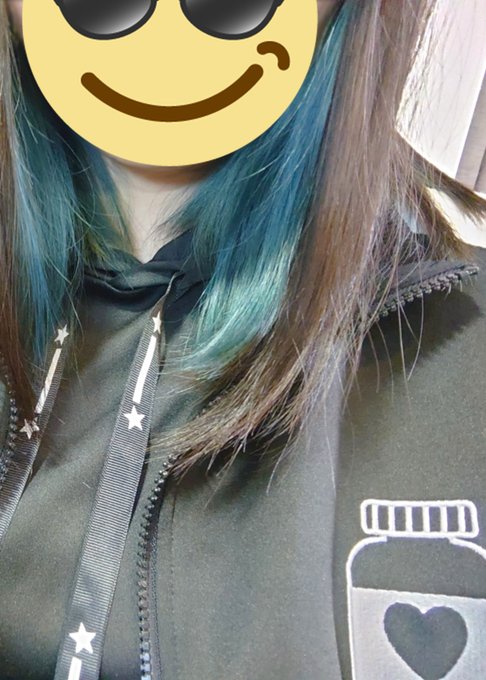 同窓会があるので
学生のころと同じ髪色にして
みんなをドン引きさせましょう 