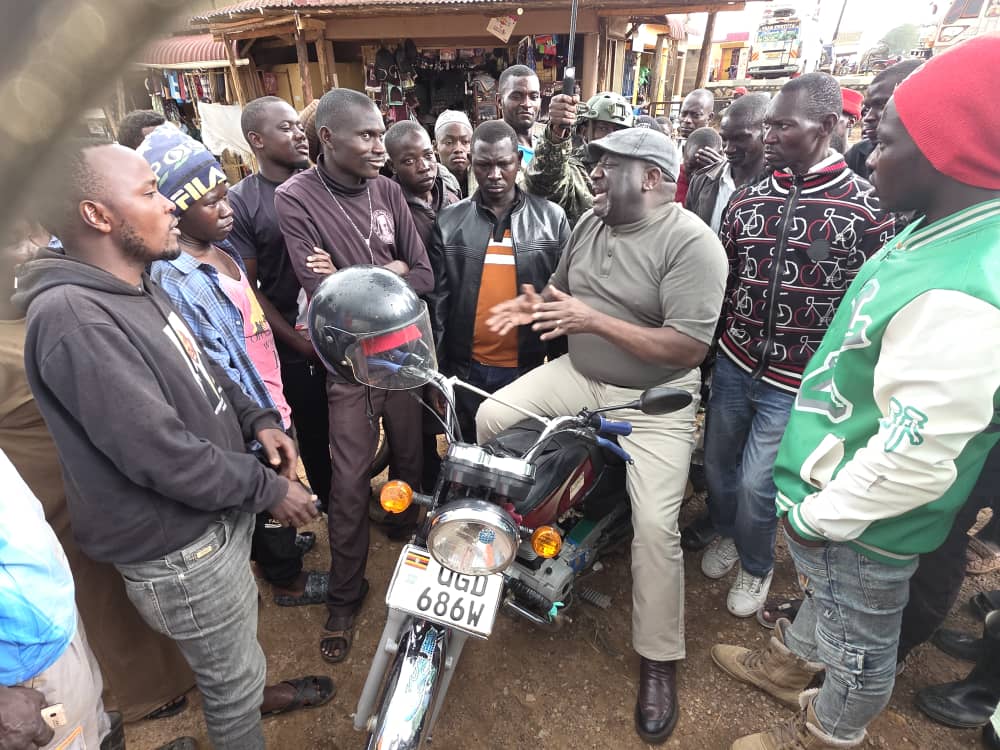 GideonSsekidde's tweet image. Engaging the future leaders! 🙌 Hon. Nyombi Thembo meets with Kassanda South youth to discuss pressing national issues. 💬
#KassandaSouth #LeadershipInAction #YouthEmpowerment
