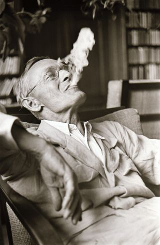“Quién “no encaja en el mundo”, está siempre cerca de encontrarse a sí mismo.”

- Hermann Hesse