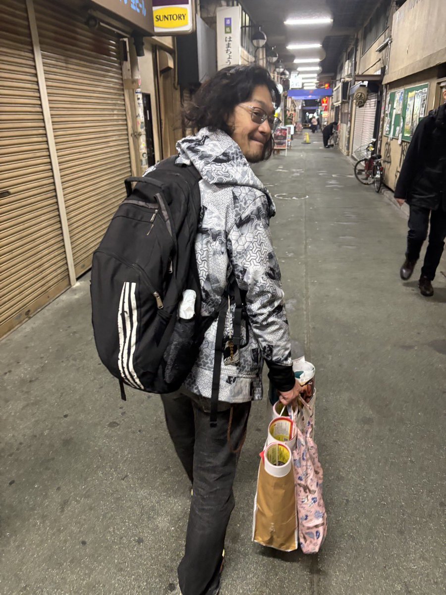 tobiraza's tweet photo. ポスター隊、まだまだ進撃中！！🔥
いつもお世話になっている高円寺、そして吉良上野介の跡地がある両国にも貼りに行かせていただきました！

掲示板の目立つところに貼っていただいたり、吉良上野介ゆかりの地にもご挨拶してきました🙏
まもなく稽古も始まるぞー‼️🔥

#つか版忠臣蔵2025 https://t.co/0UyrwD25kJ
