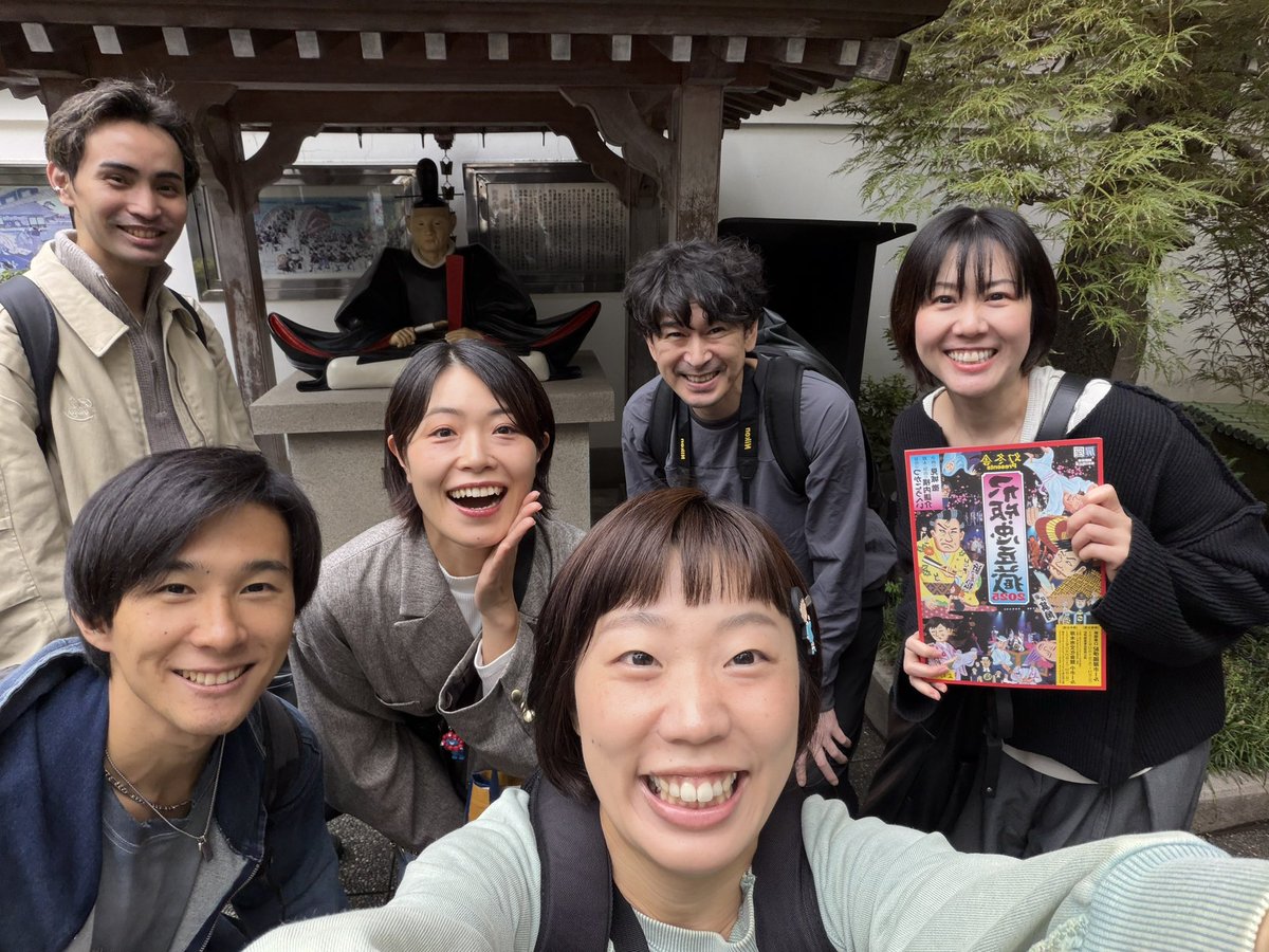 tobiraza's tweet photo. ポスター隊、まだまだ進撃中！！🔥
いつもお世話になっている高円寺、そして吉良上野介の跡地がある両国にも貼りに行かせていただきました！

掲示板の目立つところに貼っていただいたり、吉良上野介ゆかりの地にもご挨拶してきました🙏
まもなく稽古も始まるぞー‼️🔥

#つか版忠臣蔵2025 https://t.co/0UyrwD25kJ