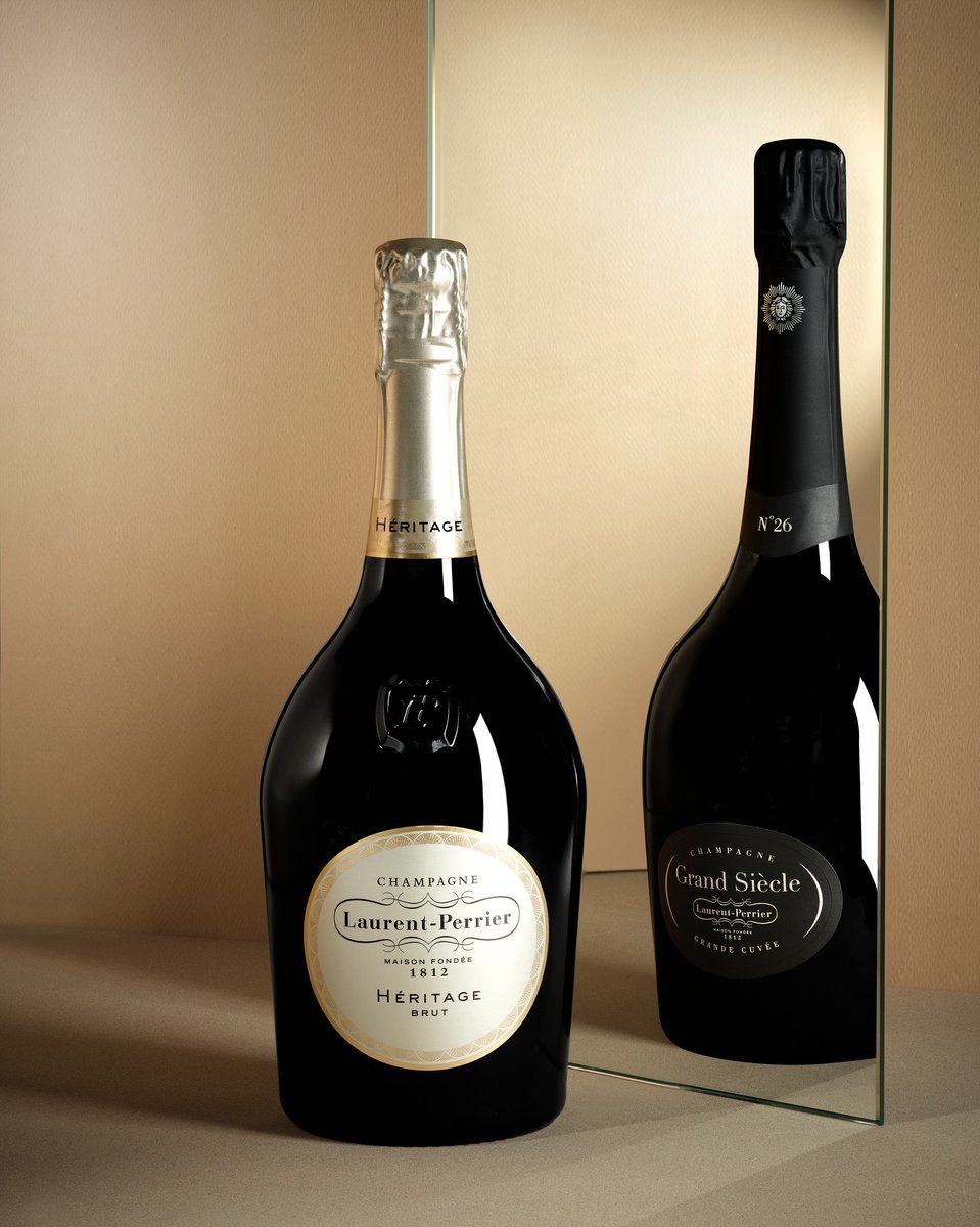 champagneLPIT's tweet image. Héritage nasce dal savoir-faire di Grand Siècle: un assemblaggio raffinato di diverse vendemmie provenienti dai migliori crus della Champagne, che unisce due vitigni iconici — Chardonnay e Pinot Noir. 🥂
#LaurentPerrier  #LaurentPerrierItalia #GrandSiecle #Champagne #Heritage
