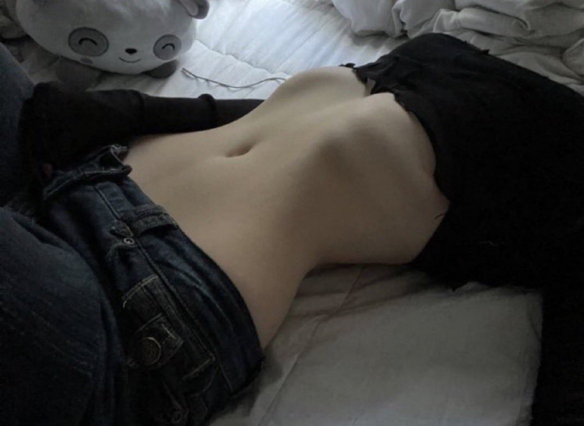 𝑎𝑛𝑎 🌔♱ tweet media