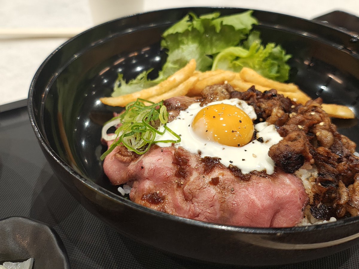 LumiAvant's tweet photo. 神戸牛ローストビーフ＆カルビ丼、美味 #edge50pro https://t.co/gvkPWge9rQ