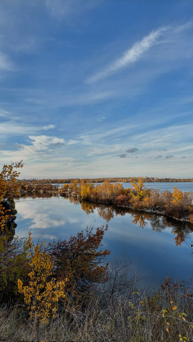 helga_patakyy's tweet image. красива та осінь
їздили дивитись на Дніпро і кручі 😍