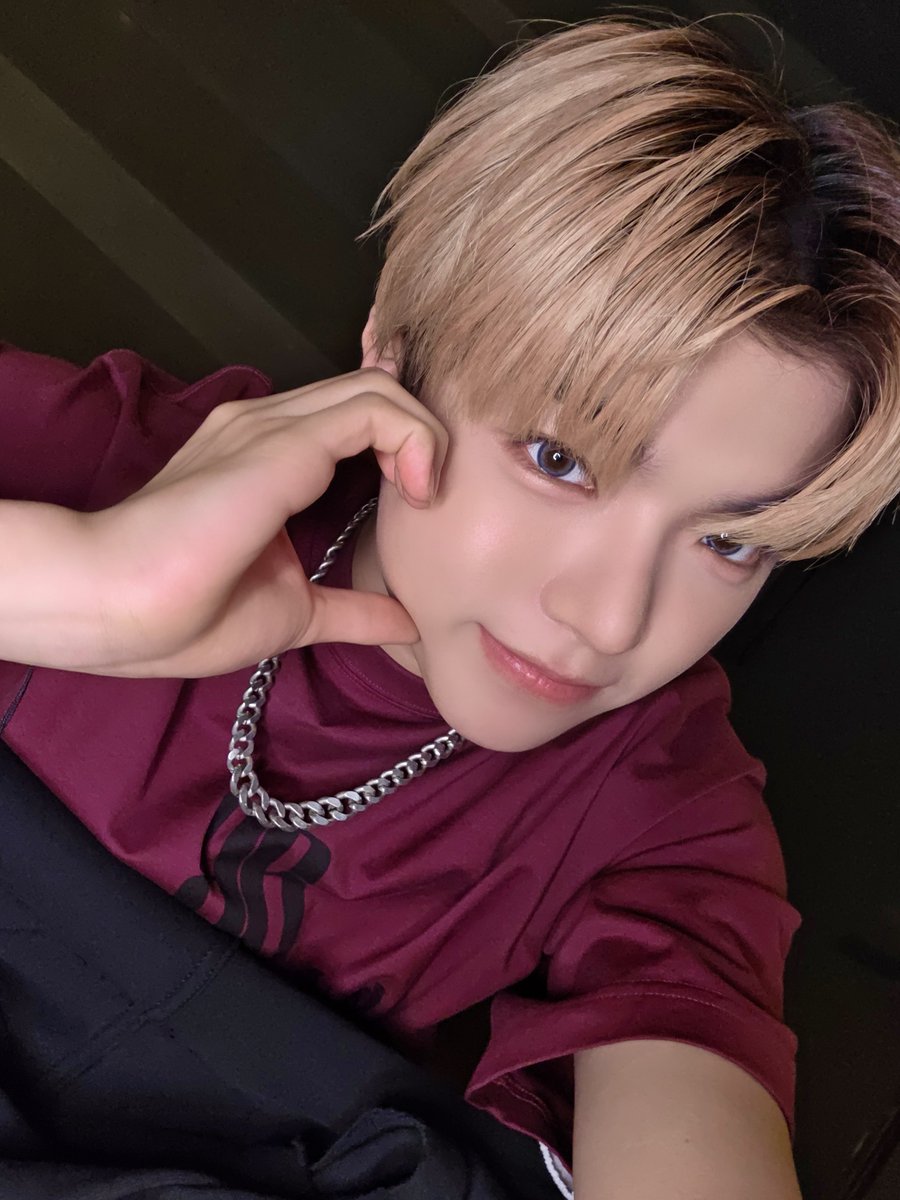 ALL(H)OURS tweet media