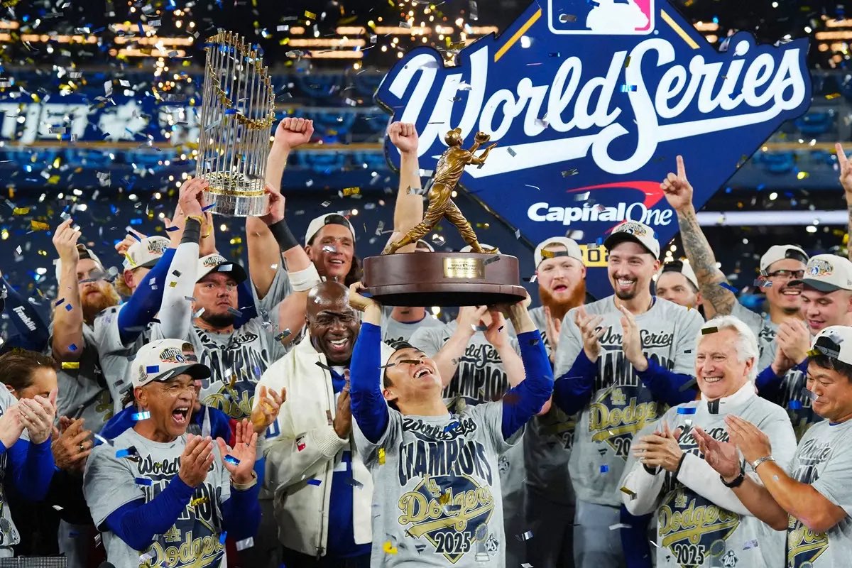XsrRide's tweet photo. 2025 WS MVP山本、LCS MVP 大谷、
World Champion V2 LA Dodgers👍 https://t.co/p3YNqyJ5hI