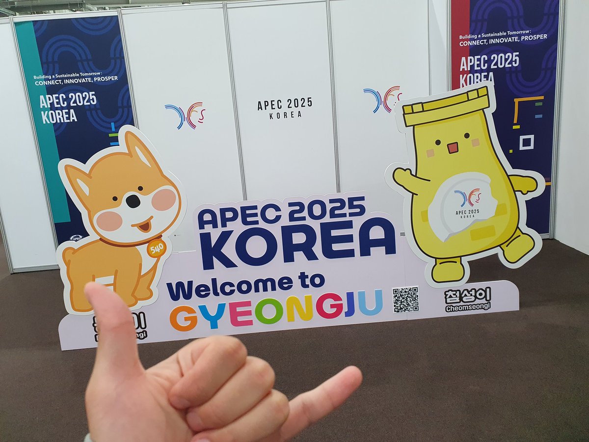 안녕하세요 접니다.
이번 한국에서 열린 APEC2025
행사 관계자로 다녀왔습니다.
높으신 양반들 맞이한다고 다들 난리도 아니더군요.
세상만사 피곤하네요..
그래도 오늘도 국격을 높이는데 이바지하고왔습니다🤙🤙