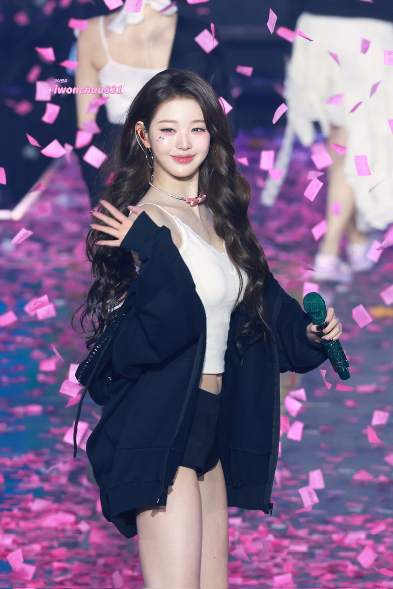 iwonchuu831's tweet photo. 251102 IVE 2ND WORLD TOUR SEOUL D3

💖💝💓
다음에도 만나 

#아이브 #IVE #장원영 #JANGWONYOUNG #원영 #WONYOUNG #ウォニョン https://t.co/Oiun70InZq