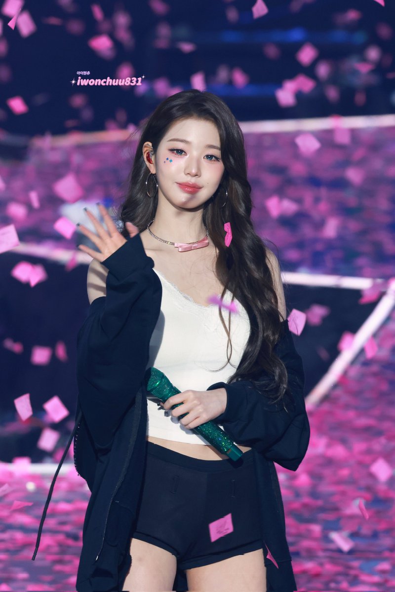 iwonchuu831's tweet photo. 251102 IVE 2ND WORLD TOUR SEOUL D3

💖💝💓
다음에도 만나 

#아이브 #IVE #장원영 #JANGWONYOUNG #원영 #WONYOUNG #ウォニョン https://t.co/Oiun70InZq