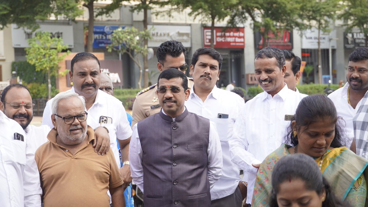 ड्रेनेज ते रस्ता, प्रत्येक विकास कामात शिवसेना नागरिकांच्या विकासासाठी तत्पर..!!

प्रभाग क्रमांक ४१ महादेववाडी–उंड्री परिसरातील शिवशंभू कॉलनी, शेल पेट्रोल पंप शेजारी, महादेववाडी हडपसर येथे ड्रेनेज लाईन आणि सिमेंट काँक्रिटीकरण रस्त्याच्या कामाचे भूमिपूजन आज संपन्न झाले. या भागातील