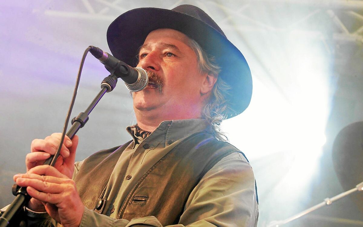 Les militants communistes de la section Carhaix-Huelgoat rendent hommage à Erik Marchand, qui s’est éteint ce jeudi 30 octobre 2025, en Roumanie.
➡️ go.letelegramme.fr/uHY4