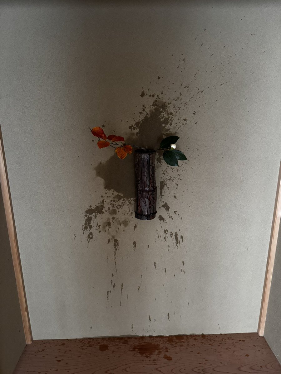 TeimurazLezhava's tweet photo. 風炉から炉へと切り替わり、新しい季節の始まりです。

伊藤宗一先生による素晴らしいお点前です。

お招きに心より感謝申し上げるとともに、この日をお祝いし、先生のご活躍が茶の湯に末永い功績をもたらようお祈り申し上げます。 https://t.co/kKAIOD3Dew