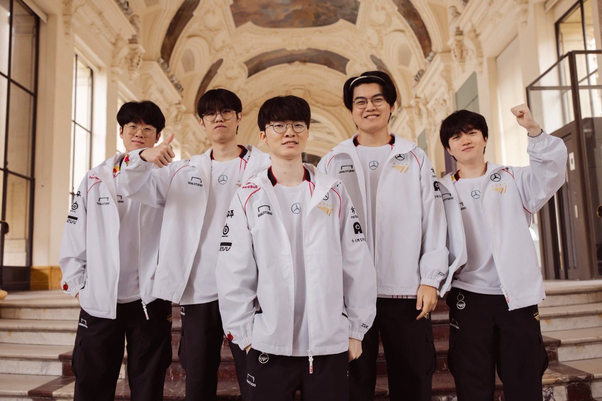 OTP_LoL's tweet photo. BACK TO BACK TO BACK TO BACK FINALISTS https://t.co/pvLH3rNivE
