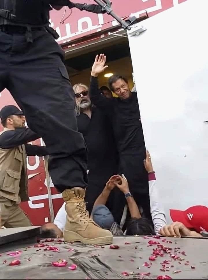 Alyhassan959's tweet image. This image was taken just minutes after Imran Khan was hit by bullets. He was injured, yet unshaken. If that didn’t break him, nothing ever will.