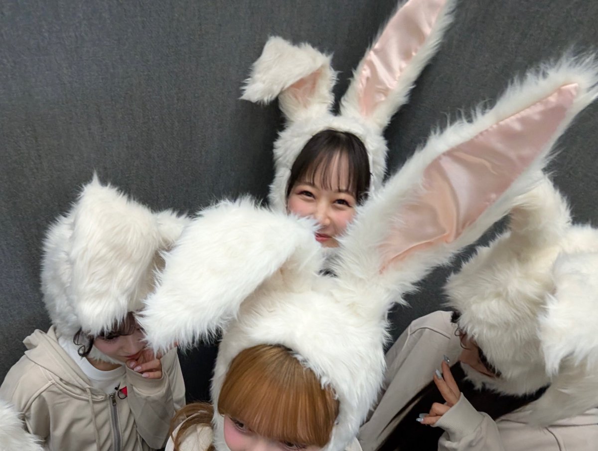 📸 #にゅーかわして 撮影時のオフショット 📸

沢山のうさぎに囲まれて🐇♡

🩷松本かれん <a href="/karen_fz0328/">松本かれん( FRUITS ZIPPER )</a>

#FRUITSZIPPER #ふるっぱー
#フルーツジッパー