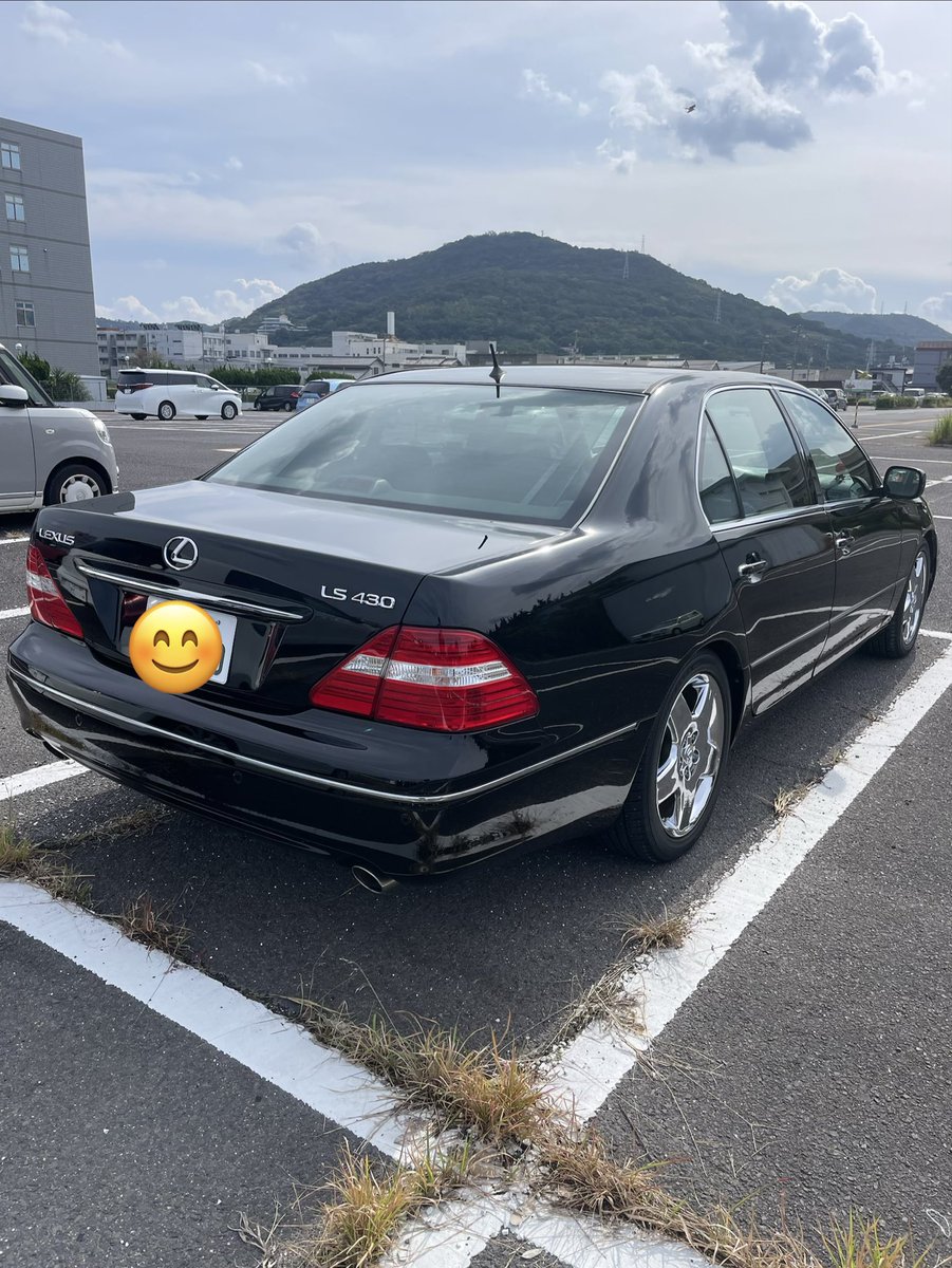 nare1107's tweet image. 自分購入してからほぼ乗らず車庫保管してますが、保管するより大事に乗っていただける方がいれば250でどうですか？
エアサスより、バネサスが好みなのでバネサスです
LS430でも、設定の少ない全席2枚ガラス(合わせガラス)
全席オートクローザー
外観も内装も綺麗です
革シートも全席綺麗です
 #LS430