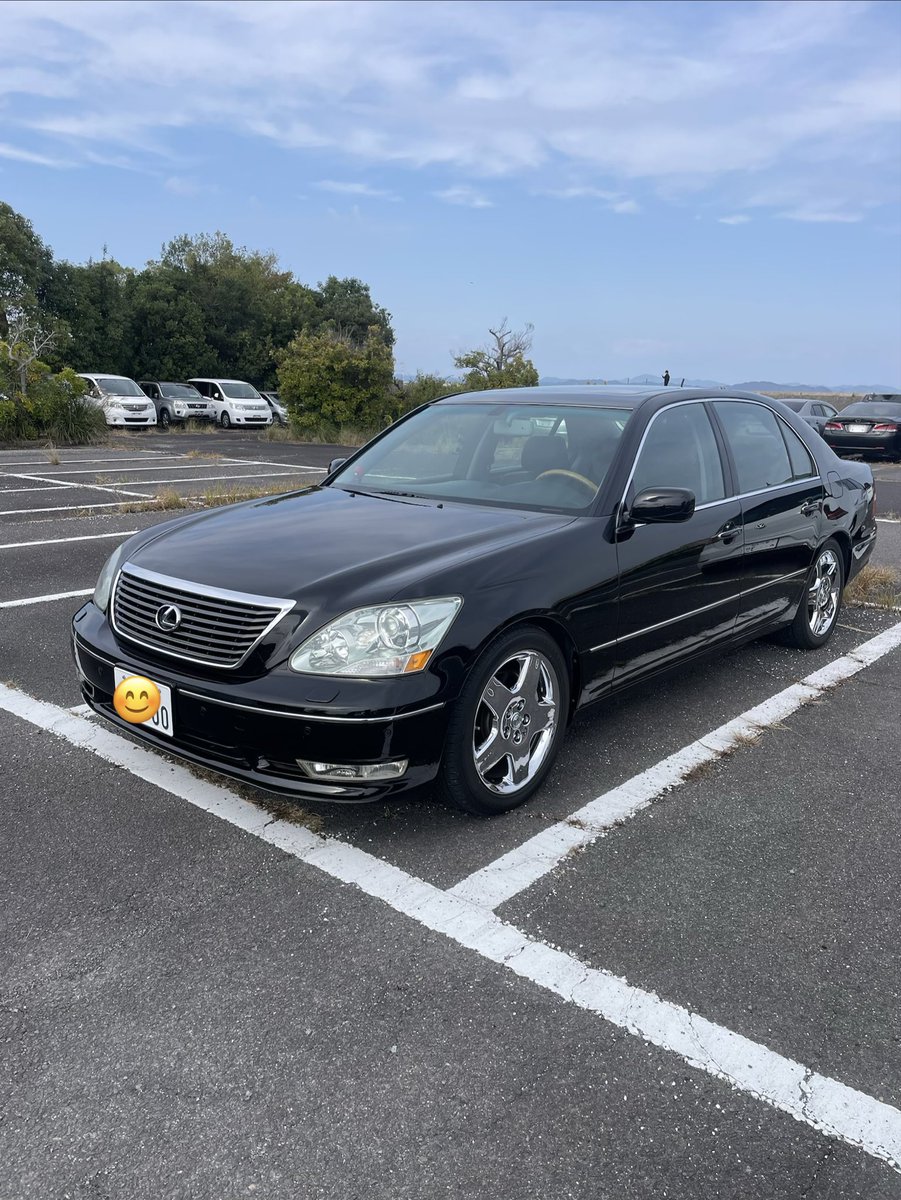 nare1107's tweet image. 自分購入してからほぼ乗らず車庫保管してますが、保管するより大事に乗っていただける方がいれば250でどうですか？
エアサスより、バネサスが好みなのでバネサスです
LS430でも、設定の少ない全席2枚ガラス(合わせガラス)
全席オートクローザー
外観も内装も綺麗です
革シートも全席綺麗です
 #LS430