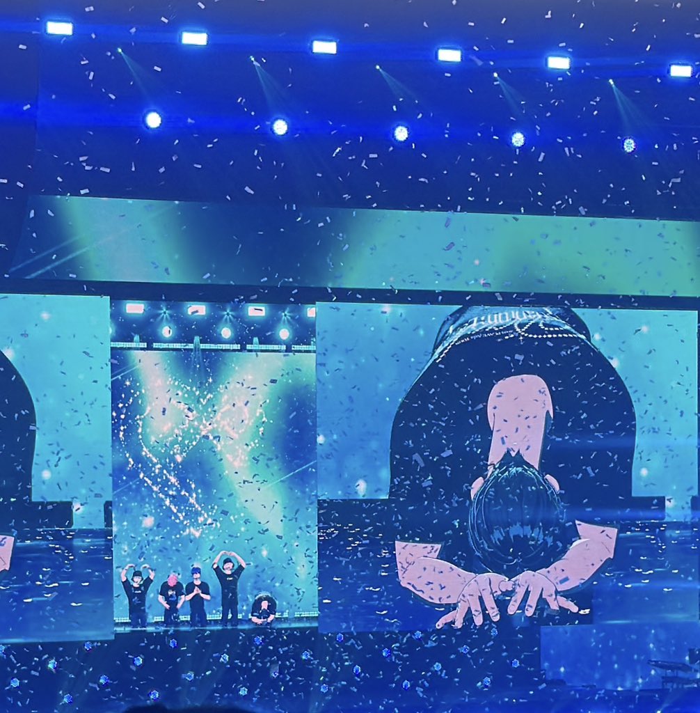 ฮือออ plave เล่นคอน asia tour ประเทศสุดท้ายจบแล้ว รู้สึกทุกอย่างผ่านไปไวมาก เพ้บเติบโต และเก่งขึ้นมากกกๆเลย😭 // เพิ่งออกจากคอน เหม่อมาก ซึม รอคอนต่อไปแล้ว😭 ละตอนจบคอน น้องฮามินก้มค้างไปเลยㅠㅠ😭🫶🏻