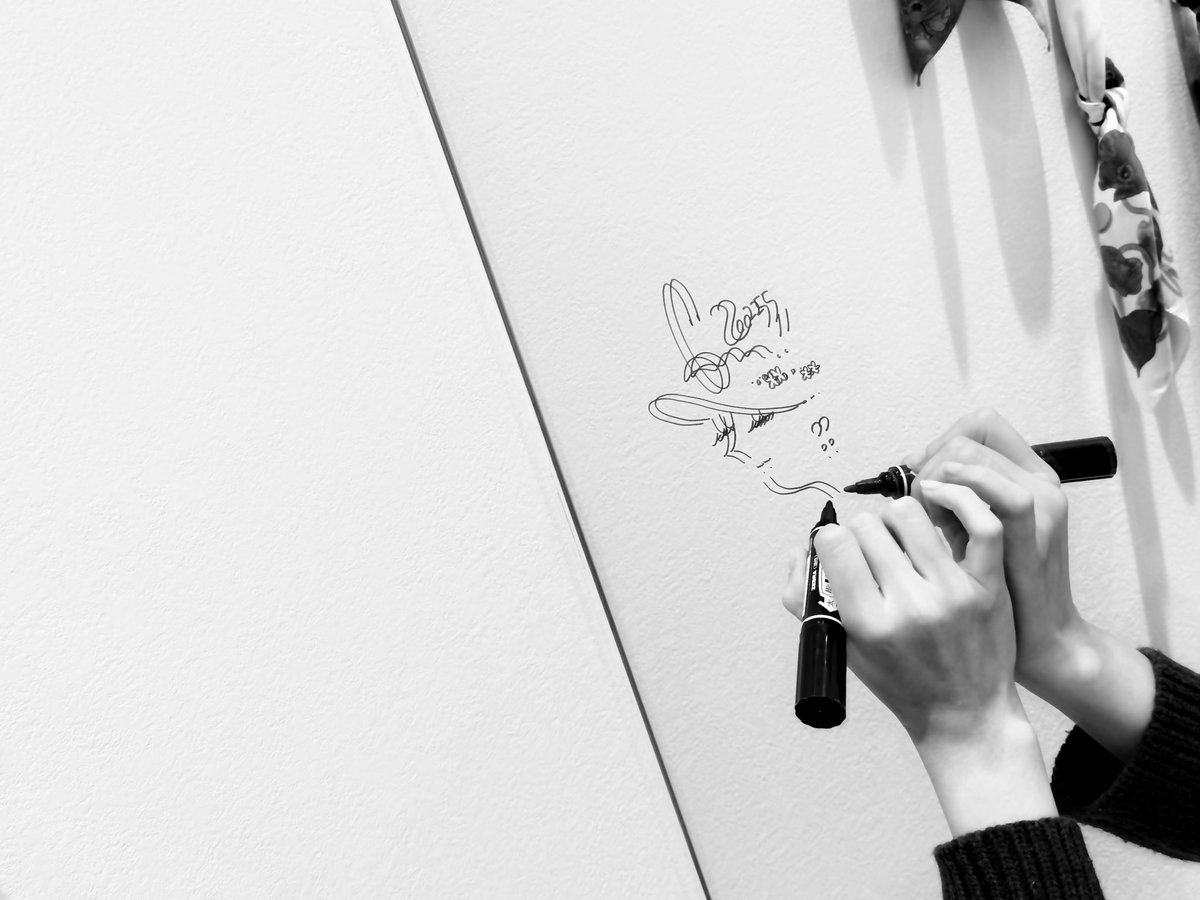 本日も #アラトー本店 にご来店いただき誠にありがとうございました🙌

本日なんとVeil × ARAMA TOKYO #彼女のスカーフ にてコラボしていただいたコテリ先生(<a href="/_K0TTERl_/">ｺ🍊🍋</a>)がご来店下さいました✨

本店の1番大きな鏡に直接サインをいただきました…！本店が重要文化財に…！皆さんも見に来て下さい…！