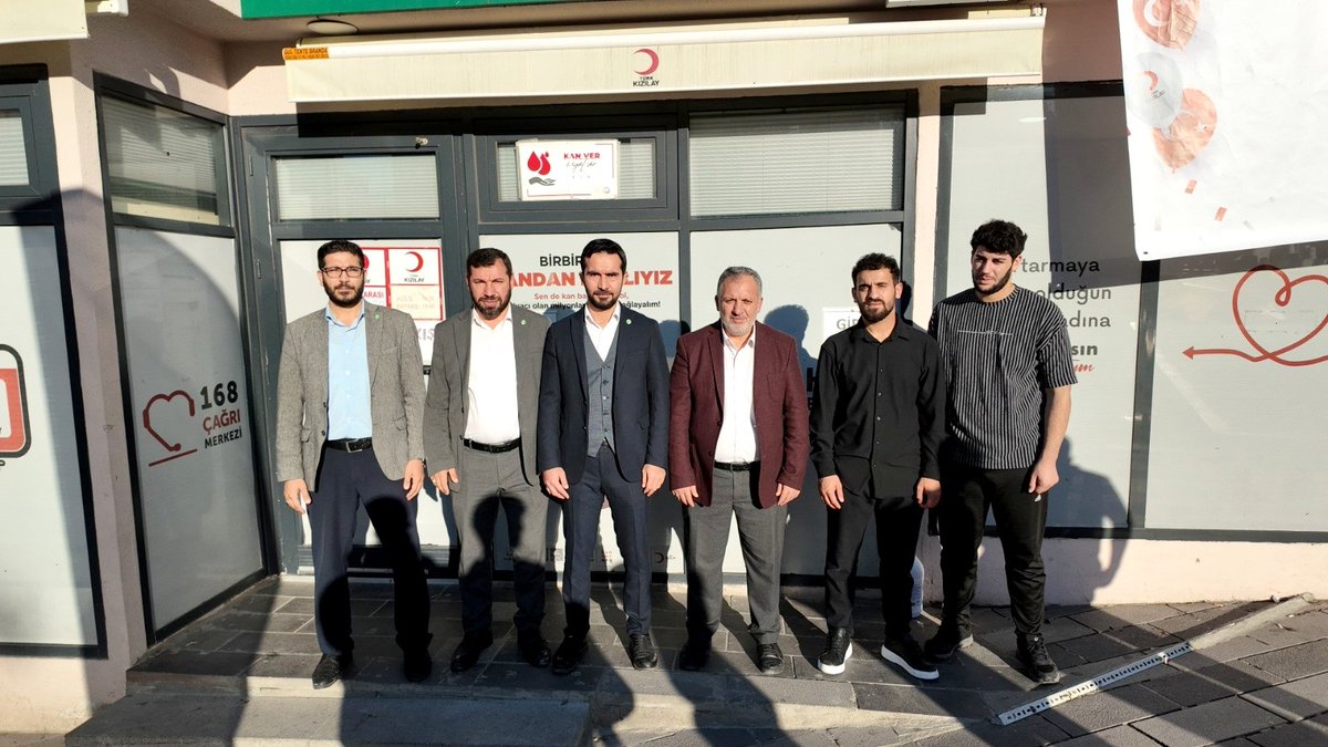 ZekiAras16's tweet photo. İyilik Bulaşıcıdır

Teşkilat olarak, #KızılayHaftası dolayısıyla 15 Temmuz Meydanı’ndaki Kızılay Kan Bağış Merkezini ziyaret ederek kan bağışında bulunduk. 

Unutmayalım, kan acil değil sürekli ihtiyaçtır.
 
Emeği geçen tüm Kızılay gönüllülerine yürekten teşekkür ediyorum. 💉❤️