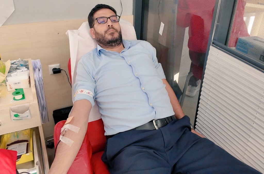 ZekiAras16's tweet photo. İyilik Bulaşıcıdır

Teşkilat olarak, #KızılayHaftası dolayısıyla 15 Temmuz Meydanı’ndaki Kızılay Kan Bağış Merkezini ziyaret ederek kan bağışında bulunduk. 

Unutmayalım, kan acil değil sürekli ihtiyaçtır.
 
Emeği geçen tüm Kızılay gönüllülerine yürekten teşekkür ediyorum. 💉❤️