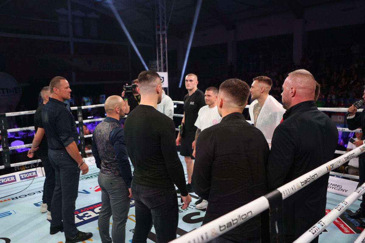 Rocky vs Babilon – kto wygra ?🔥
13 grudnia Sopot

Dwie siły polskiego boksu.
5️⃣ vs 5️⃣ – wojna sztabów, honoru i ambicji.
🏆 Puchar Dariusza “Tigera” Michalczewskiego w grze.

Tu każdy pojedynek to osobna historia.
To będzie bitwa 🥷

 #TeamRocky czy  #TeamBabilon?
Zostaw