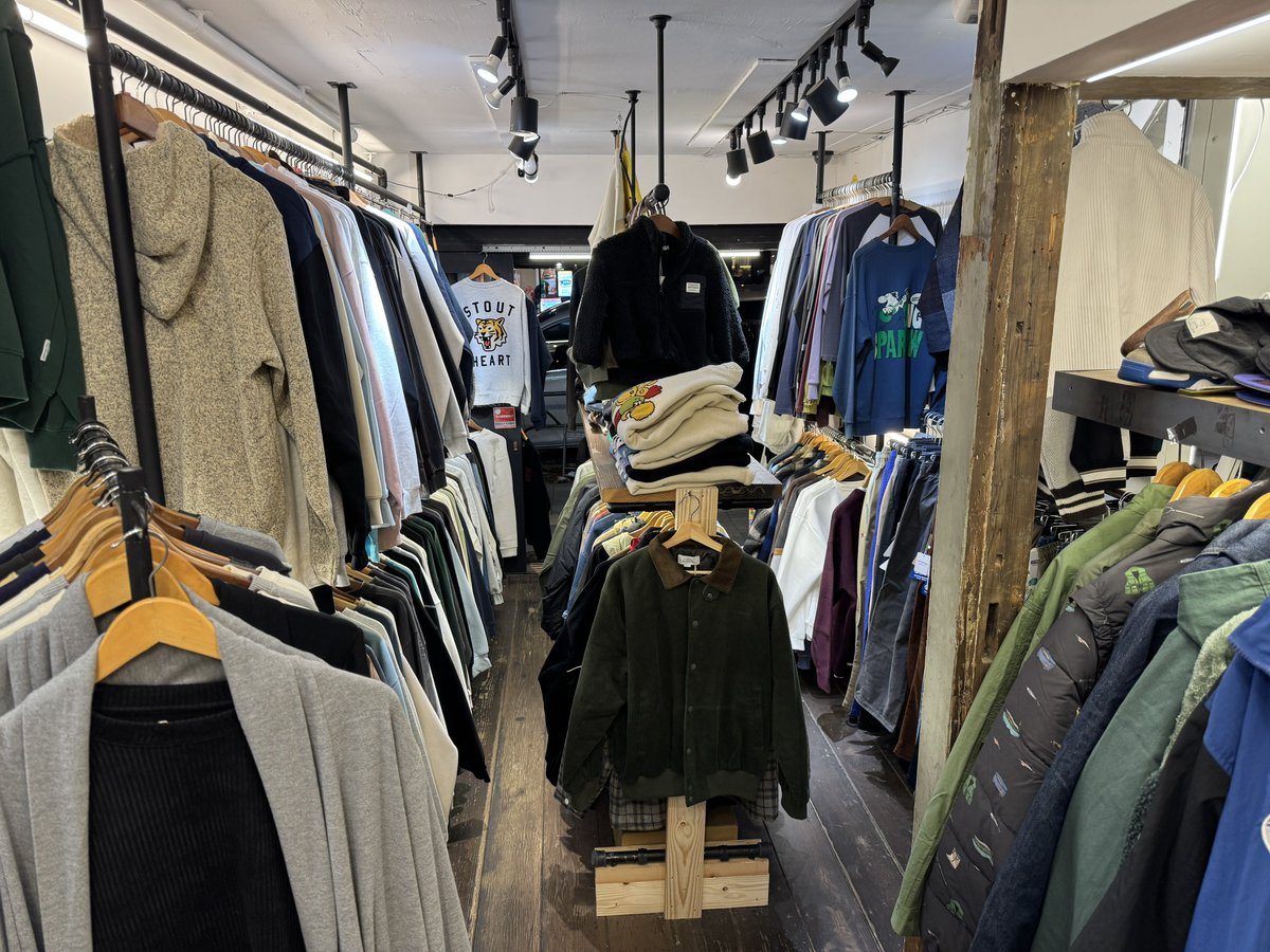 webdesigner_go's tweet image. 西早稲田の服屋「Paint」さんに僕の婚活本を置いてもらいました😄独身女性の方はぜひ読みに行ってください。11月中に5回手に取られなかったら破棄されてしまう約束になってます🥹素敵な服がリーズナブルに手に入るお店です。