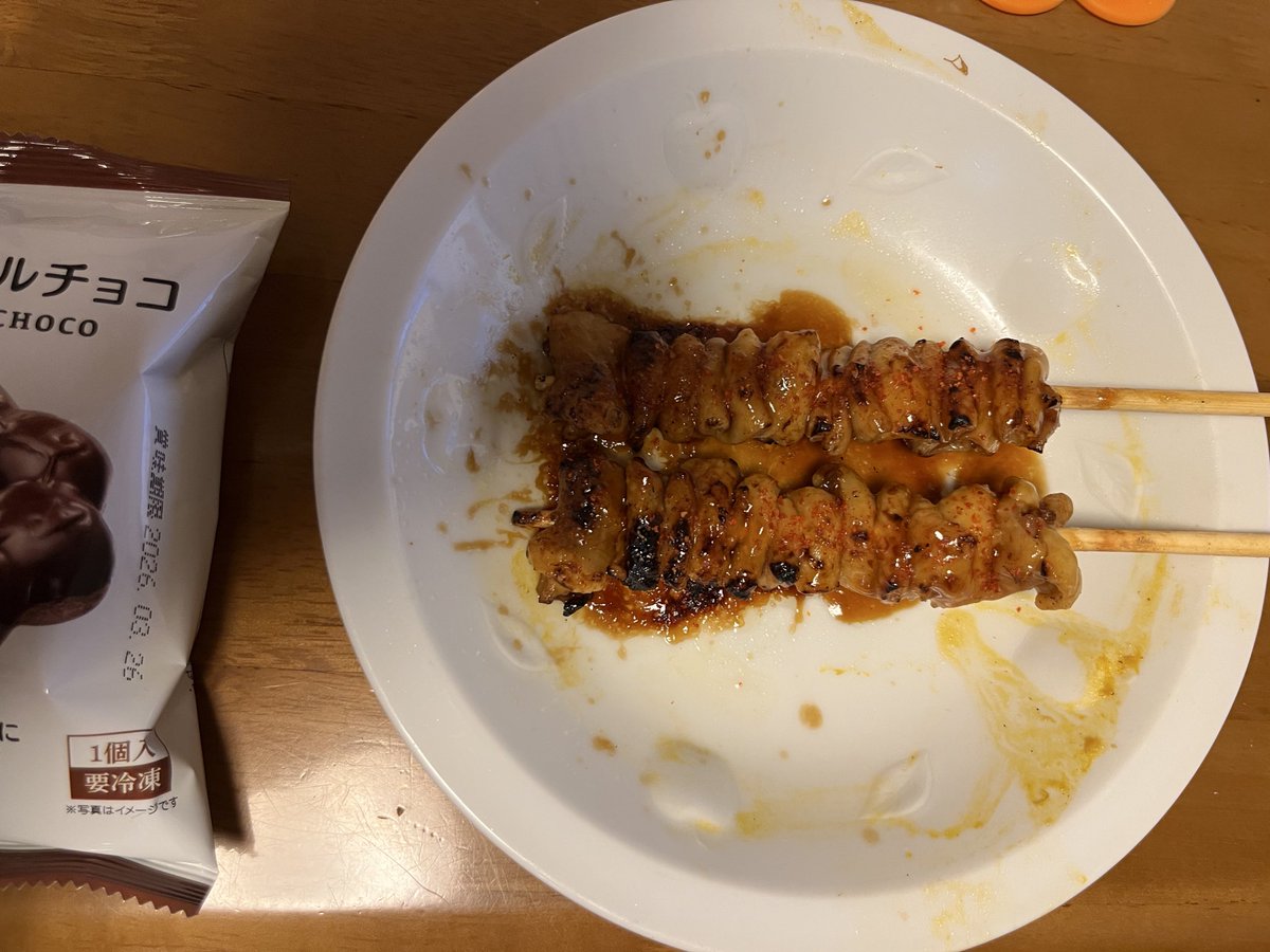 CekdU7HSfO09D74's tweet image. おやつの時間
こんばんは😊
北九州の今は晴れ。
少し雲はありますが秋らしい風。
朝、夜共にドーナツにしました💕
どっちも美味しい🍩
昼間、コスモスを見ながら歩いたから甘いもの食べてもokさ💕
旦那さんはドーナツの解凍を待つ間、焼鳥チンしてた😅