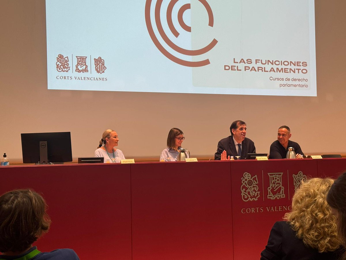 👉Tarde de Mesa Redonda con jóvenes de la Universidad de Alicante en la jornada sobre  "Las funciones del Parlamento" organizada por Las Cortes Valencianas.
👉 Un placer y un orgullo formar parte del coloquio.
👉Respeto y Admiración por las Instituciones Democráticas.
<a href="/vox_es/">VOX 🇪🇸</a>