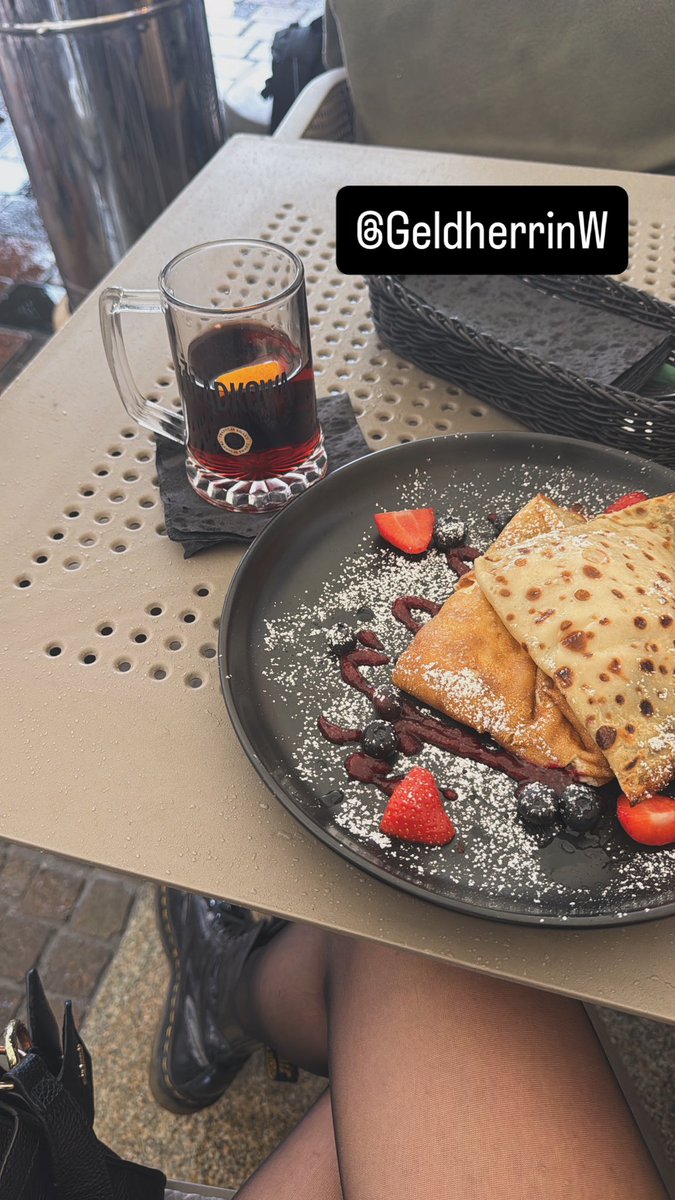 GeldherrinW tweet media