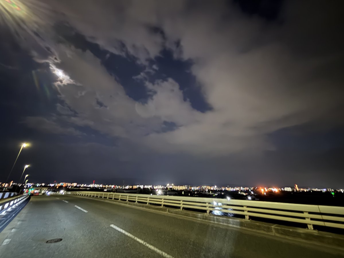 せっかくの2連休なんで夕方酔いも覚めてから燃料入れにプチツーリング。暗くなるのも早くなりましたねー。
一服したら帰るザンスよ。