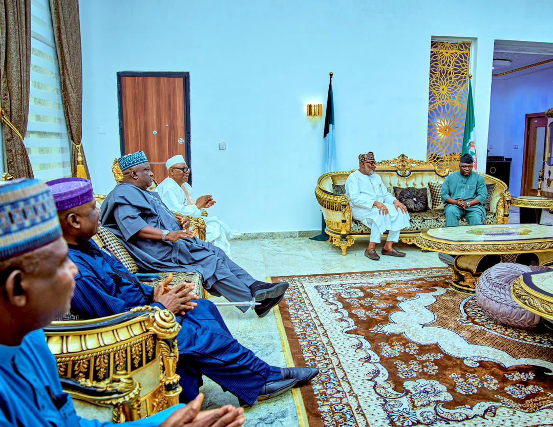 UbaMaigari1's tweet photo. On Saturday, November 1st, the Honourable Minister of State for Regional Development, H.E. Uba Maigari Ahmadu, led a delegation of Donga indigenes to thank H.E. Agbu Kefas, Executive Governor of Taraba State, for his swift and decisive response to the recent unrest in Donga. https://t.co/qN35kpwIun