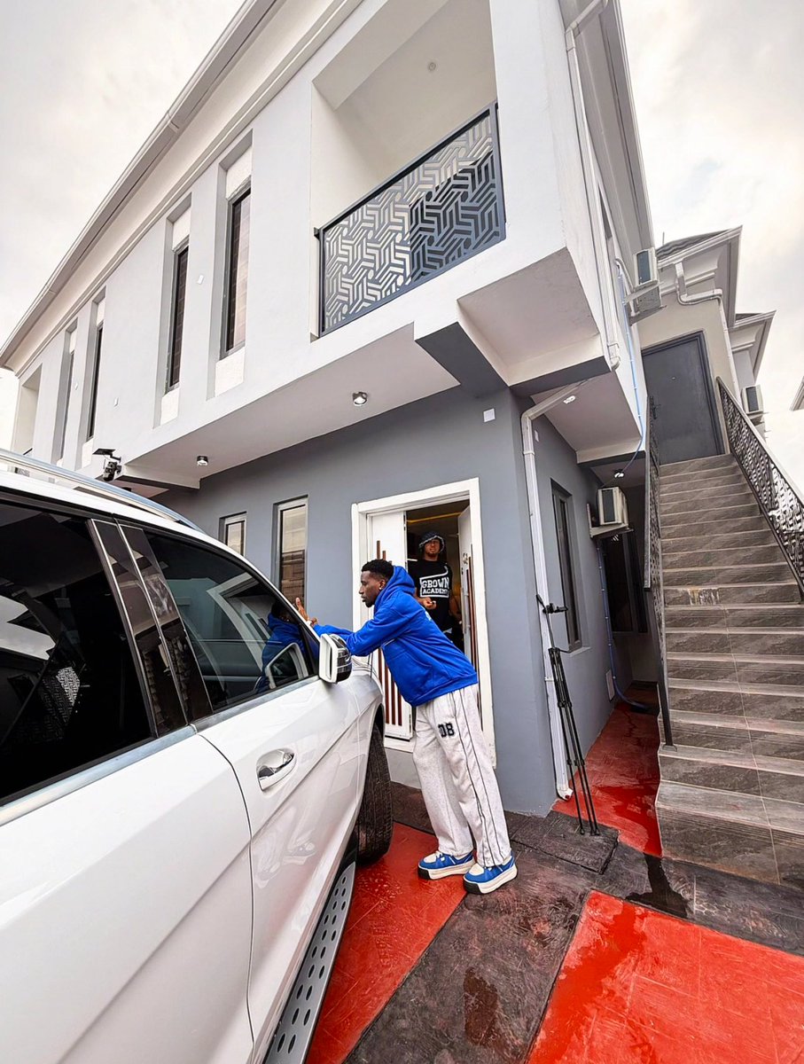 coachnathel's tweet image. I bought this car in August directly from the U.S and paid in full but it took around 2 months and some days to get shipped into Nigeria 

The wait was hell 🤣 2 months became 2 years in my mind cos the days got longer than usual 

Anyways I really thank God it arrived safely and