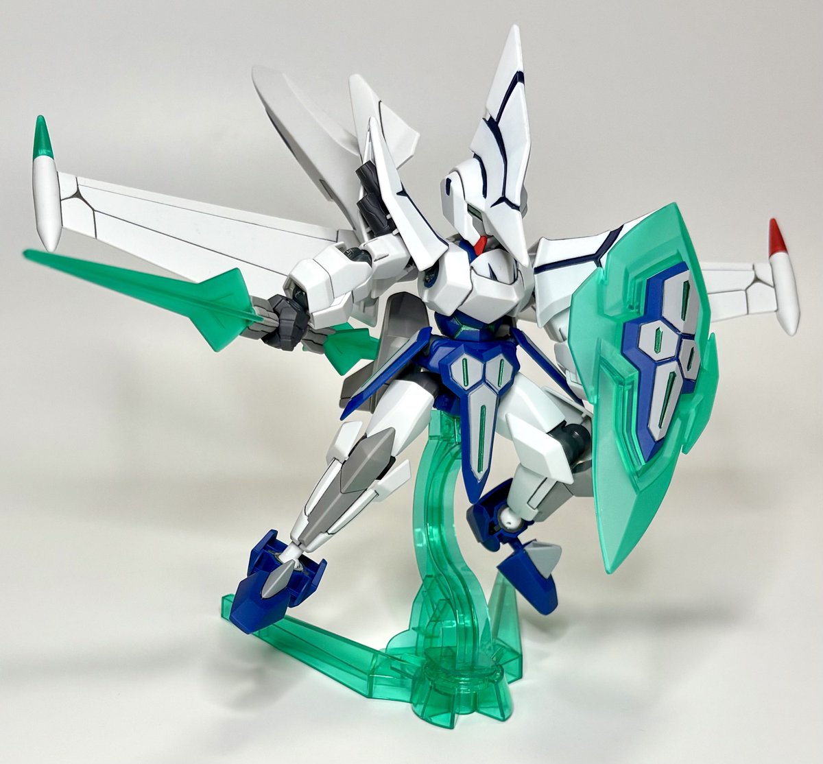 Pchan_1024's tweet photo. こんばんは！
LBX オーディーンMk-2 完成しました！
なかなか塗り分けするところが多かったですが、ほどほどに頑張って塗り分けました😄
＃ダンボール戦機 https://t.co/C1VQMxPYaR