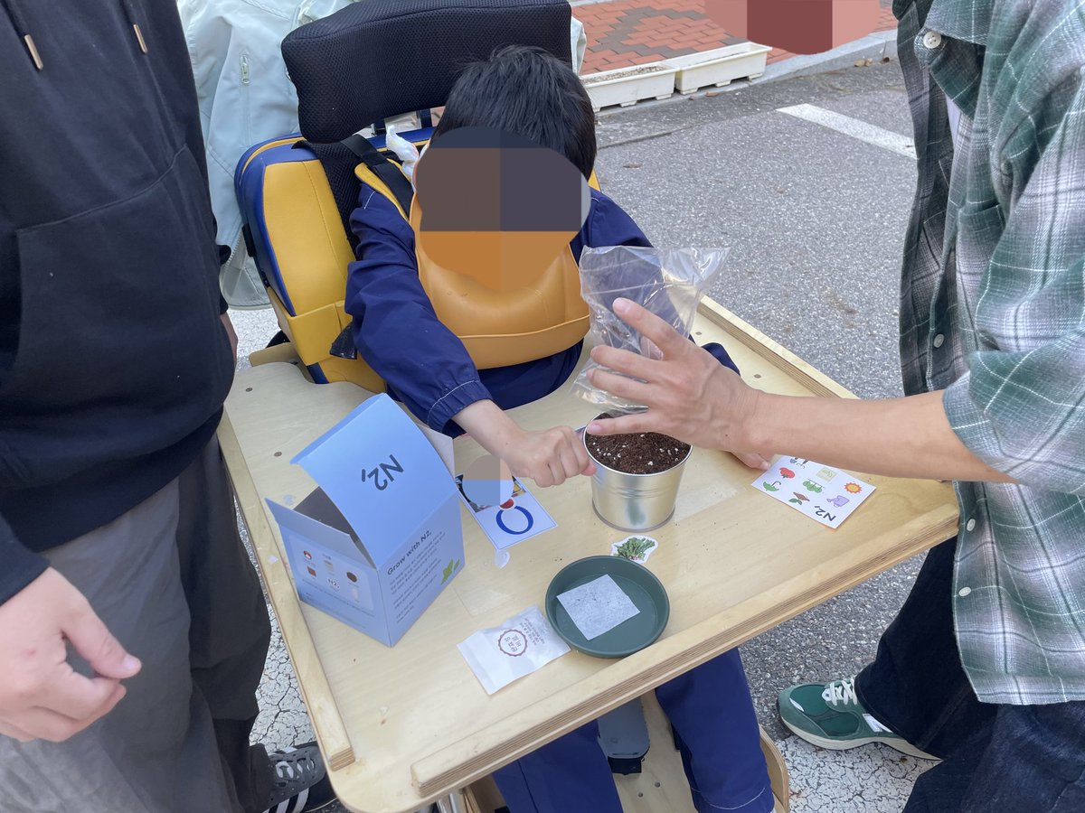 아이유 갤러리에서 2025년 11월 01일
한사랑장애영아원을 방문하여
72기 요리 프로그램 봉사를 진행 및 금 50만원 후원을 진행하였습니다.
(아이들과 함께 간단한 간식 만들기 및 화분 만들기, 놀이 활동 지원을 진행)

#아이유
#IU
#아이유갤러리
#childfundkorea