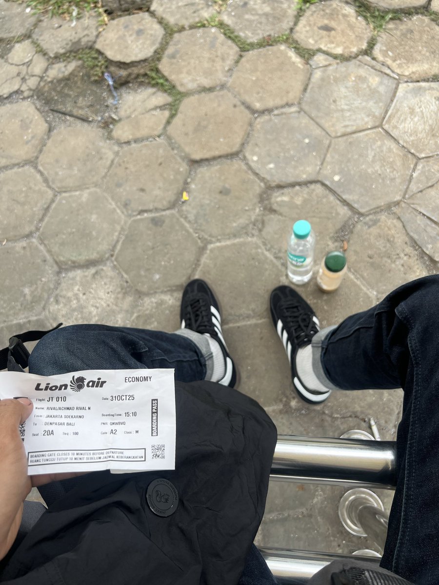 RNovalwa's tweet photo. EN ROUTE B(A)LI +3 https://t.co/BIPN5ikDcX