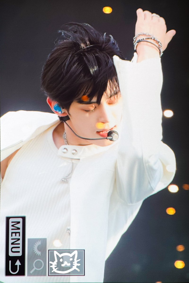 nyangxbin's tweet image. 251102 컬러인뮤직 페스티벌

#NOWZ #나우즈 
#HYEONBIN #현빈