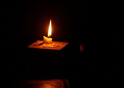 "En karanlık zamanlarda bile, ışığı yakmayı hatırlarsanız, mutluluk bulabilirsiniz."

J.K. Rowling