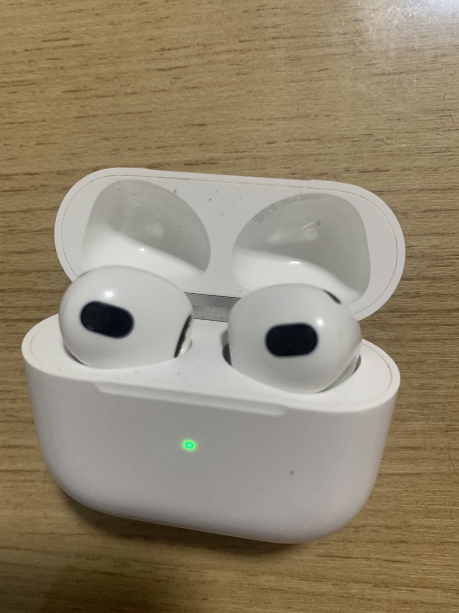 septemberluv_1's tweet photo. ขายairpods3แท้ 1400บาท ส่งฟรี พร้อมโอนลดได้อีก
 ตำหนิ เสียงเบานิดหน่อย 

#AirPods #airpodsมือ2 #ส่งต่อairpods https://t.co/b0KEkTRFVp
