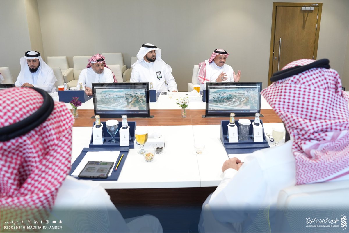 madinahchamber's tweet photo. استقبل رئيس #غرفة_المدينة_المنورة أ. مازن رجب، مدير عام فرع المركز الوطني لتنمية الغطاء النباتي ومكافحة التصحر أ. عبدالعزيز بن محمد دعبس، بحضور أمين عام الغرفة أ.أحمد زيدان وفريق المركز، حيث عقد اجتماع جرى خلاله بحث سبل التعاون في المبادرات البيئية، واستعراض الفرص الاستثمارية، وتعزيز الغطاء النباتي واستدامته في المنطقة.