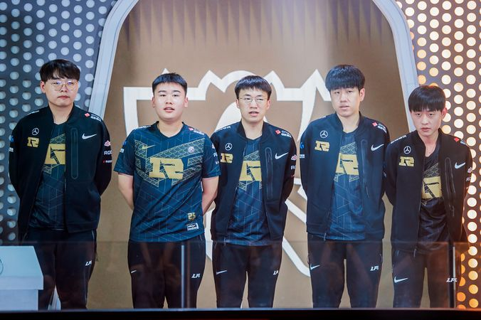 lolvaleiker's tweet photo. Forever in my heart. Goodbye forever now 🧡🧡 
Royal has finally given up 😢😢 https://t.co/LpXtyJHsba