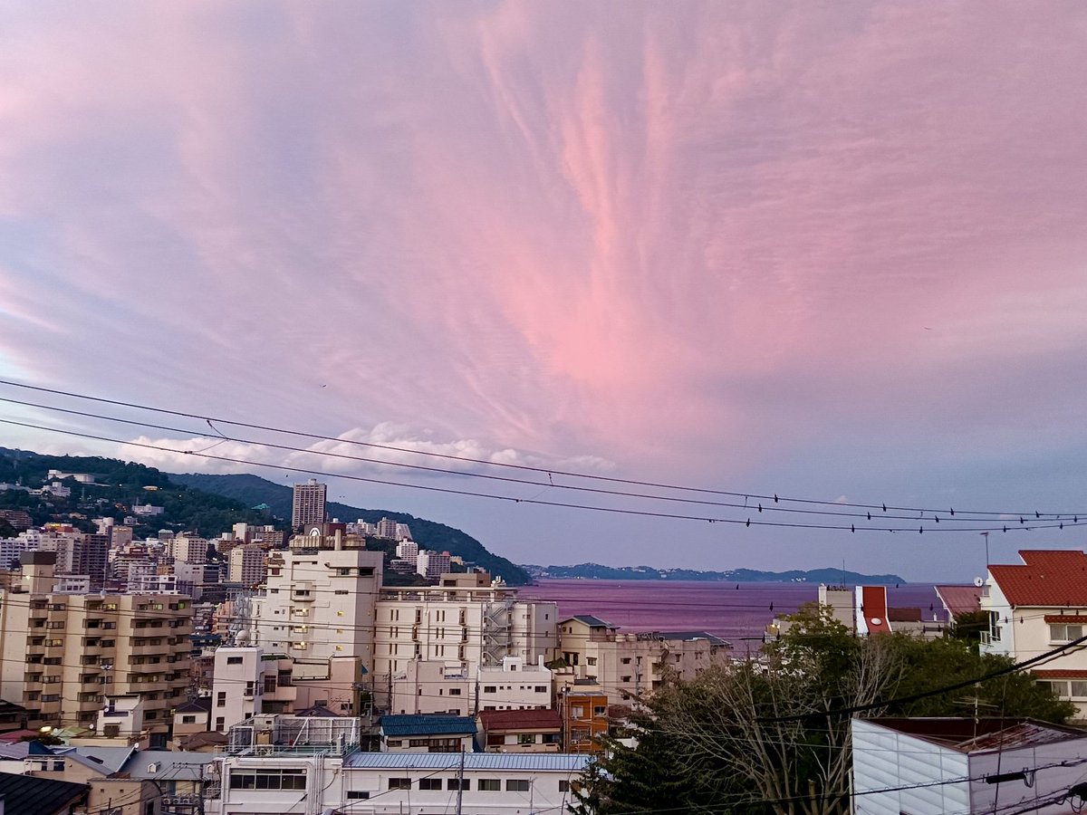 Never seen this before. The sunset turned Sagami Bay bright pink for a few moments before it got dark. Amazing.