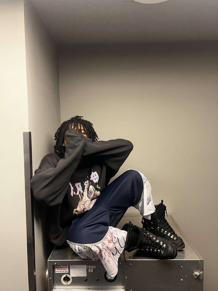 Studio <3 $$$ 🩵🦇