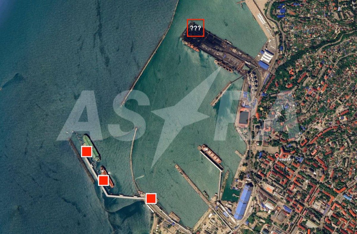 Ukraińskie bezzałogowce uderzyły w tankowce oraz infrastrukturę załadunkową rosyjskiego terminala naftowego w porcie Tuapse (Kraj Krasnodarski). Zarejestrowano co najmniej pięć trafień. W Tuapse znajduje się rafineria należąca do koncernu Rosnieft która była już kilkukrotnie