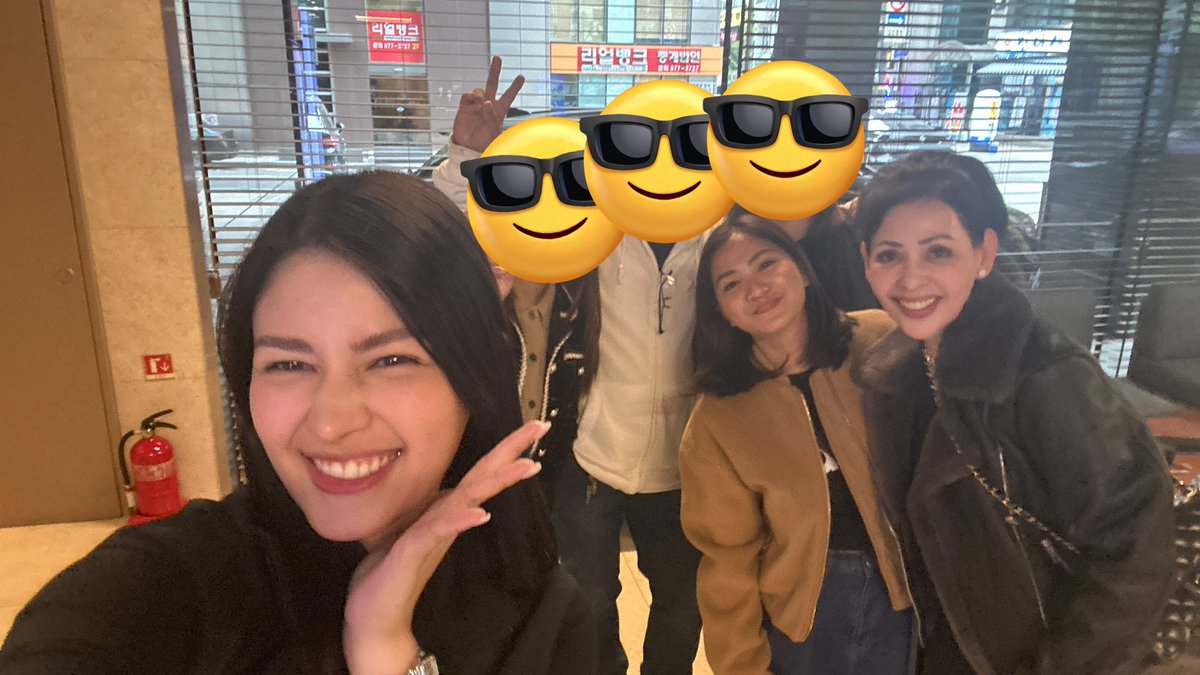 _azapralphic's tweet image. Pa-soft hours lang saglit...

Lagi ko sinasabi before, possible pa na makita ko billboard ng AzRalph sa Seoul kaysa sa QC kasi tamad talaga ako magbyahe kapag nasa Pilipinas kasi I hate traffic talaga hahahaha

But, when I went to SK this time, hindi billboard nakita ko, kundi si…