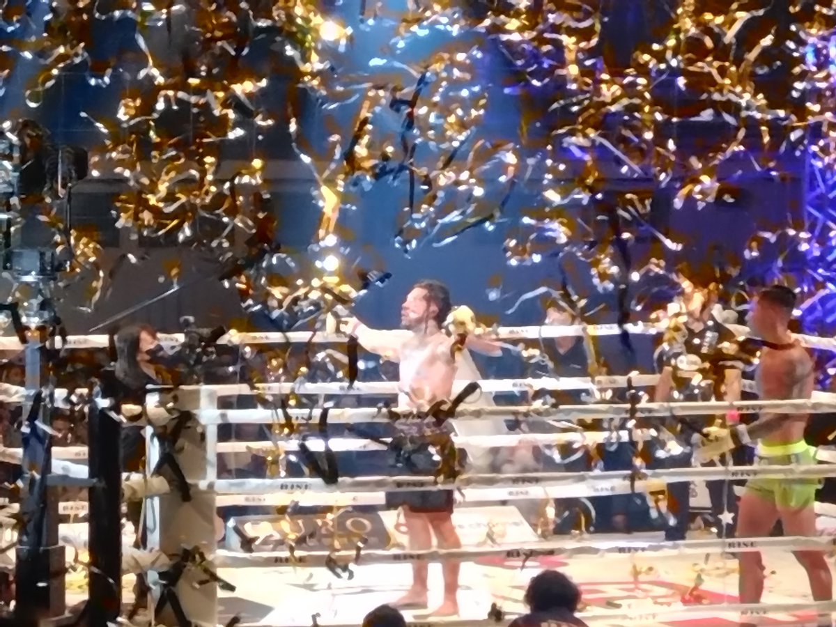 keiba_wwe_carp's tweet image. 中村寛、延長判定勝利！！
61.5kgトーナメント優勝！！

うん……いや凄いわ凄いんだけどさ
本戦で29-28中村寛は無いし、延長もどうかと思うで

だけど延長で文句無しのダウン取っちゃうからタチが悪いよ
やれやれ、後味良いんだか悪いんだか
#RISE_WS